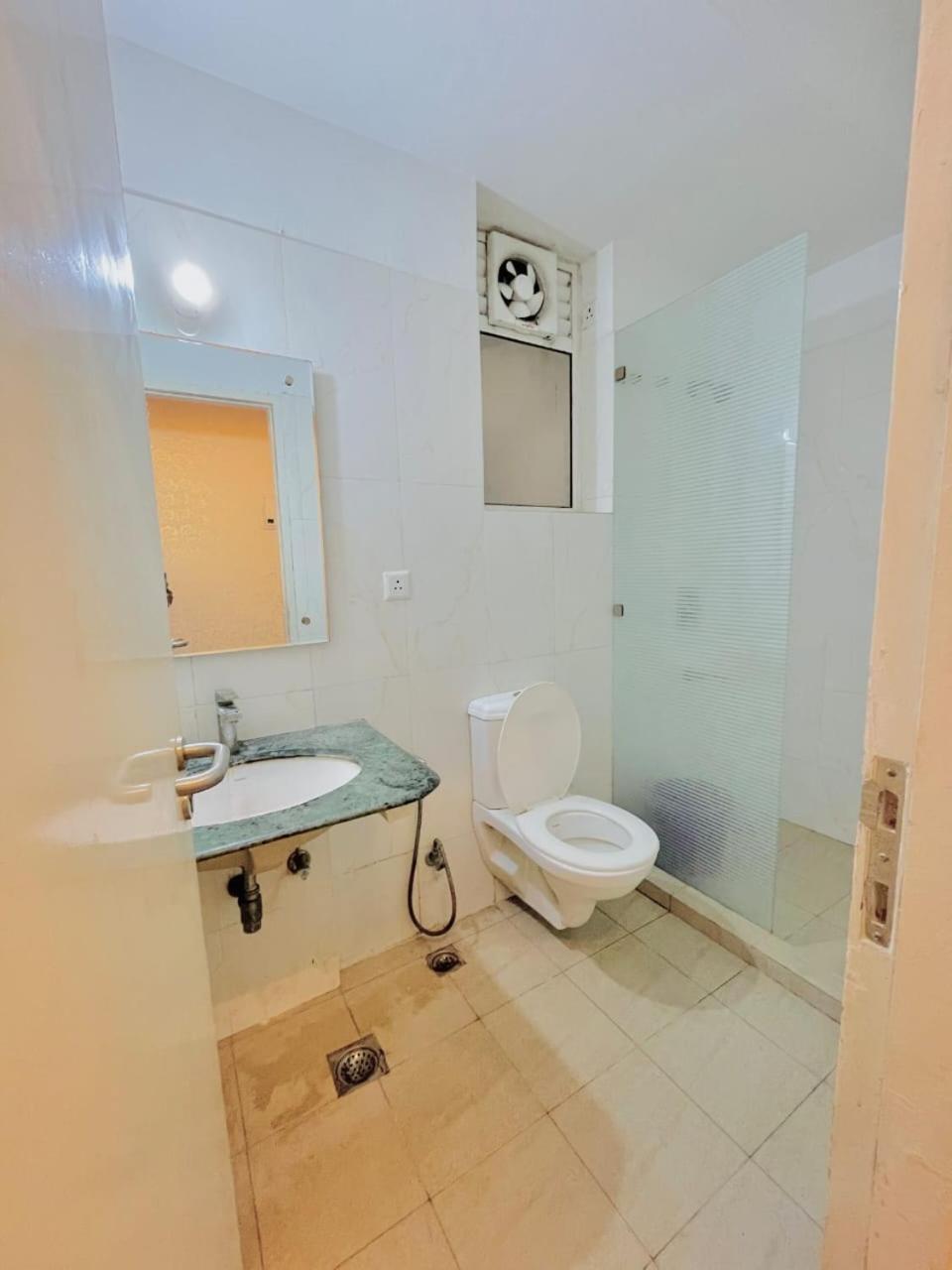 Dolphin Inn & Suites Manhattan لاكناو المظهر الخارجي الصورة