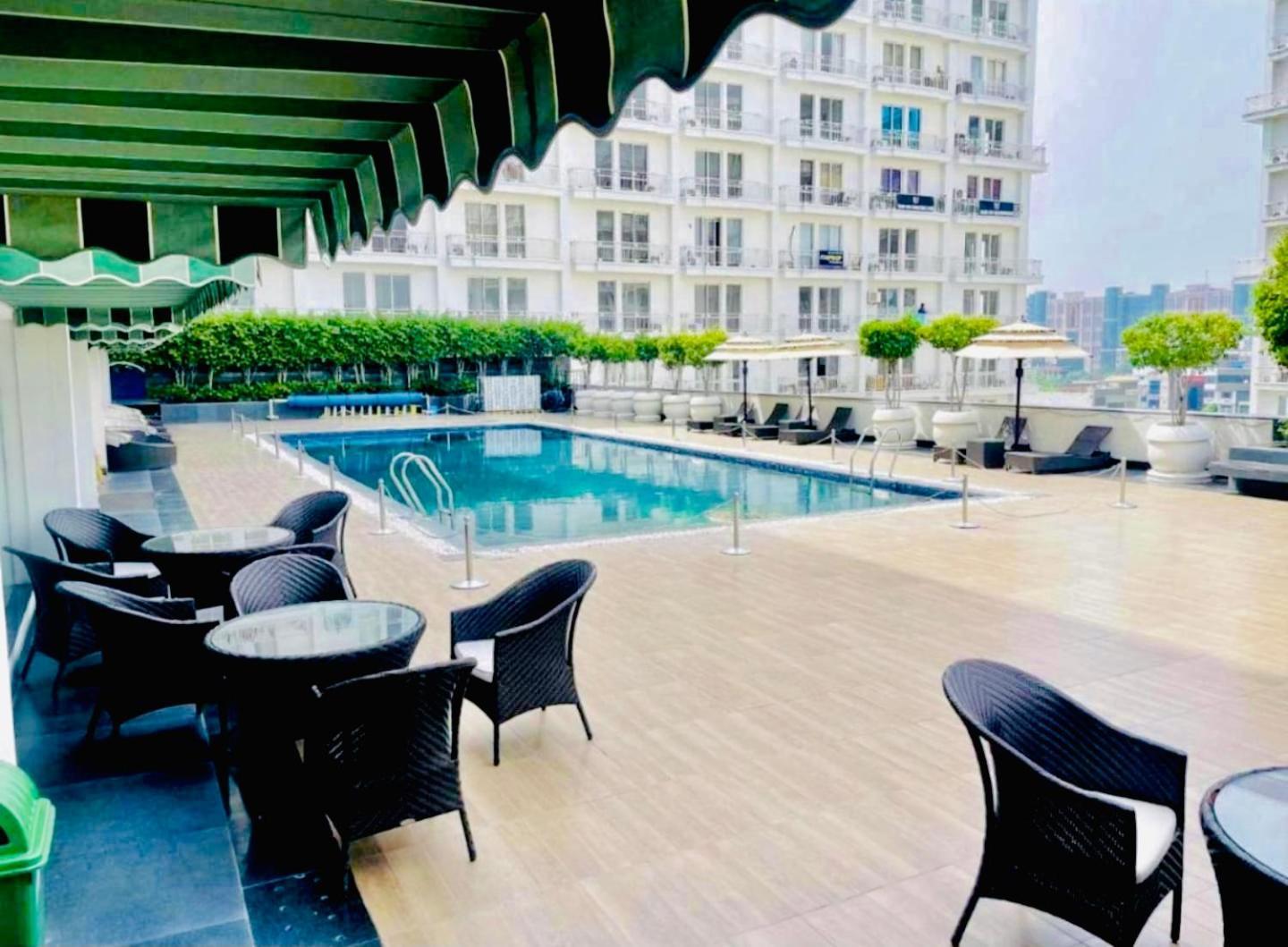 Dolphin Inn & Suites Manhattan لاكناو المظهر الخارجي الصورة